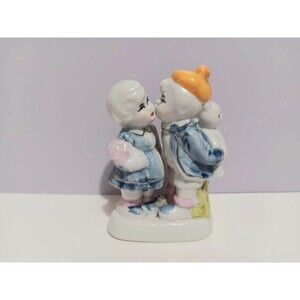 Porcelain Kissing Couple Girl Boy Vintage Figurine Home Decor 4"×3"